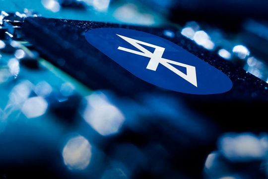 Das Bluetooth-Protokoll kann derzeit angegriffen werden, es lohnt sich Updates zu installieren. Das Bluetooth-Protokoll kann derzeit angegriffen werden, es lohnt sich Updates zu installieren.
