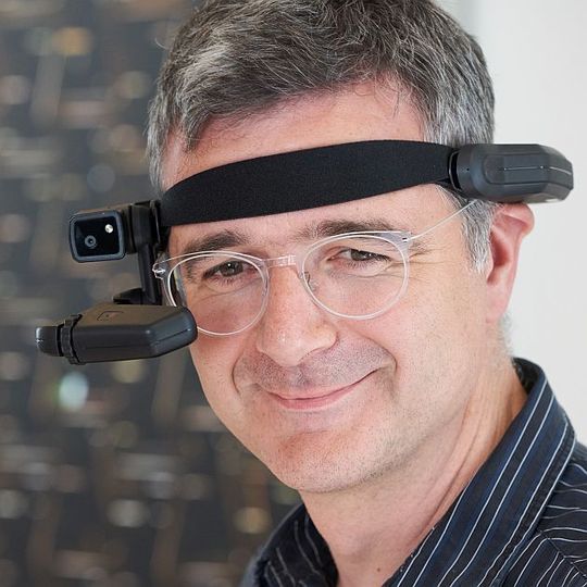 Der Autor als AR-Versuchskaninchen. Funktioniert, ist aber anfangs etwas ungewohnt. Der Autor als AR-Versuchskaninchen. Funktioniert, ist aber anfangs etwas ungewohnt.
