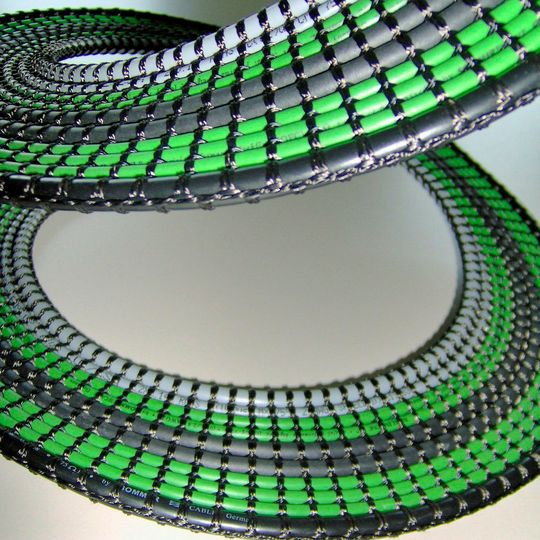 Fertigungstechnisch lassen sich die Gewebebandkabel bis zu einem Elementdurchmesser von 16 mm und einer Breite von 180 mm herstellen. Fertigungstechnisch lassen sich die Gewebebandkabel bis zu einem Elementdurchmesser von 16 mm und einer Breite von 180 mm herstellen.