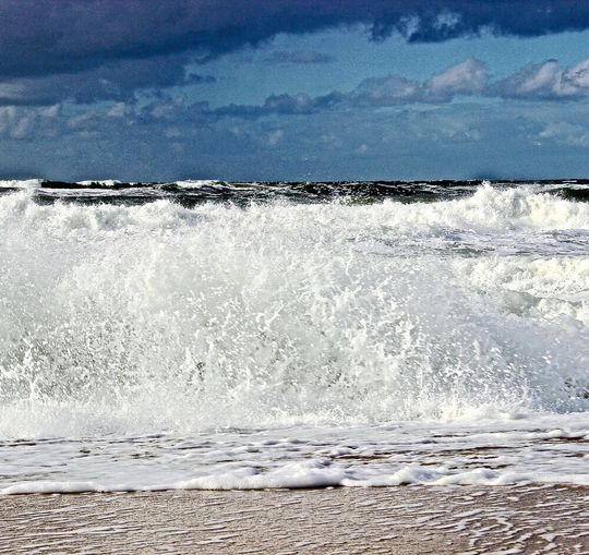 Mit 16,3 Grad erreichte die Nordsee im Juli den zweithöchsten, jemals vom Bundesamt für Seeschifffahrt und Hydrographie in fünfzig Jahren aufgezeichneten Wert. Mit 16,3 Grad erreichte die Nordsee im Juli den zweithöchsten, jemals vom Bundesamt für Seeschifffahrt und Hydrographie in fünfzig Jahren aufgezeichneten Wert.