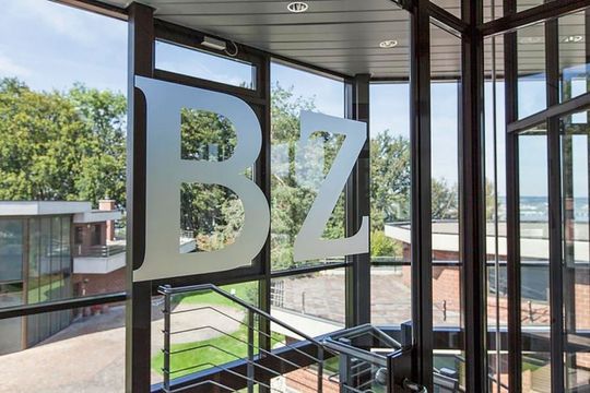 La nouvelle structure du capital social se compose d'un des fonds d'investissement organisés stratégiquement par la banque suisse BZ Bank Aktiengesellschaft. La nouvelle structure du capital social se compose d'un des fonds d'investissement organisés stratégiquement par la banque suisse BZ Bank Aktiengesellschaft.