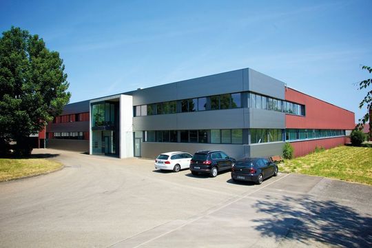 1981 erfolgte der zwischenzeitlich vierte Umzug nach Leonberg-Höfingen in die heutigen Räumlichkeiten.