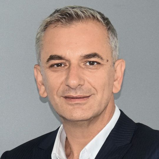 Kadir Dindar wurde zum 1. Juli zum Leiter des Digital-Business-Geschäfts bei der Siemens Postal, Parcel & Airport Logistics GmbH ernannt. Kadir Dindar wurde zum 1. Juli zum Leiter des Digital-Business-Geschäfts bei der Siemens Postal, Parcel & Airport Logistics GmbH ernannt.