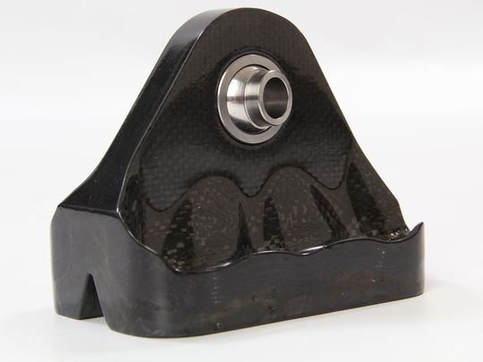 Beispiel für die gelungene Integration eines Lagers in ein CFK-Design, die mithilfe von SKF Black Design realisiert wurde.