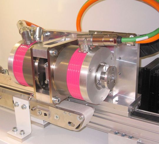 Der RS Multicut OC-15 wird von Schlicht als eine neuartige, revolutionäre On-fly-Schneidtechnik für Durchmesserbereiche bis 15 mm beschrieben. Speziell fürs Schneiden von Benzinleitungen sowie kleine Rohre, die ein sauberes Schnittbild brauchen. Fakuma, Halle A6 am Stand 6111. Der RS Multicut OC-15 wird von Schlicht als eine neuartige, revolutionäre On-fly-Schneidtechnik für Durchmesserbereiche bis 15 mm beschrieben. Speziell fürs Schneiden von Benzinleitungen sowie kleine Rohre, die ein sauberes Schnittbild brauchen. Fakuma, Halle A6 am Stand 6111.