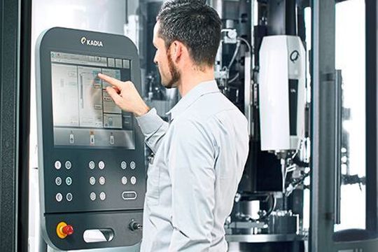 Wegen der detaillierten Grafikunterstützung der HMC100 lässt sich die Honmaschine weitgehend intuitiv bedienen. Wegen der detaillierten Grafikunterstützung der HMC100 lässt sich die Honmaschine weitgehend intuitiv bedienen.