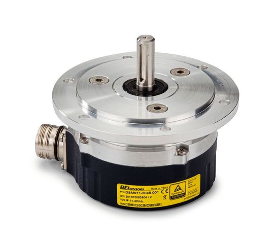 Inkrementalgeber wie der DSM9H von Sensata mit Einstufungen bis SIL3/PLe Kat. 4 und vielfältigen Ausgangssignalen, darunter analoge Sin/Cos- oder digitale TTL-/HTL-Ausgänge, bieten Flexibilität beim Design sicherer Systeme.