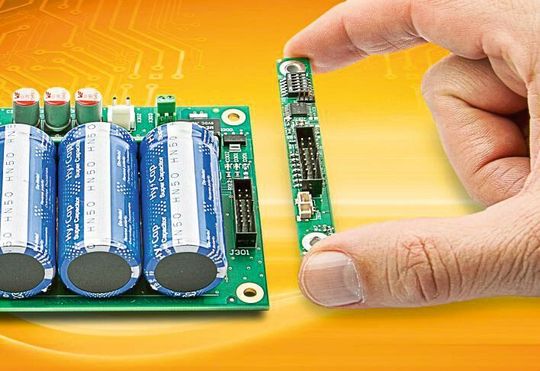 Das Plug-In-Modul wird im Sandwichverfahren auf das COM-Interface der DC-USV aufgesteckt und über die passenden Zubehör-Interfacekabel mit der RS-232-Schnittstelle des Mainboards verbunden. Das Plug-In-Modul wird im Sandwichverfahren auf das COM-Interface der DC-USV aufgesteckt und über die passenden Zubehör-Interfacekabel mit der RS-232-Schnittstelle des Mainboards verbunden.