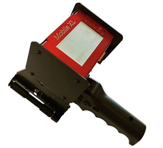 Der Mobile XL von Schneider Kennzeichnung bedruckt Materialien mit saugenden, semisaugenden und nicht saugenden Oberflächen. Der Mobile XL von Schneider Kennzeichnung bedruckt Materialien mit saugenden, semisaugenden und nicht saugenden Oberflächen.