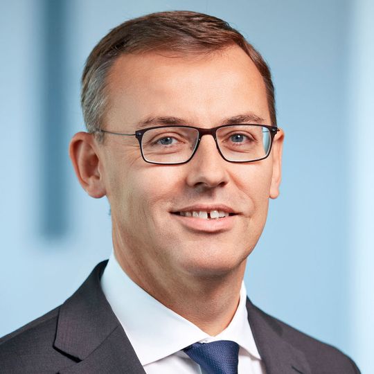 Alain Favey ist Vertriebsvorstand von Skoda Auto. Aus seiner Sicht ist der Absatzboom der Tschechen noch lange nicht zu Ende, dank weiterer Produkt-Neuheiten. Alain Favey ist Vertriebsvorstand von Skoda Auto. Aus seiner Sicht ist der Absatzboom der Tschechen noch lange nicht zu Ende, dank weiterer Produkt-Neuheiten.