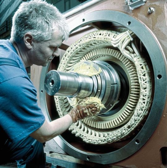 Die Spezialschmierstoffe von Klüber Lubrication sollen die Nachschmierintervalle deutlich verlängern.