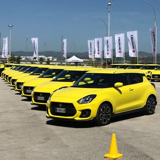 Mit 862.000 Fahrzeugen verkaufte Suzuki im ersten Quartal des Geschäftsjahres mehr Autos als je zuvor in den ersten drei Monaten. Mit 862.000 Fahrzeugen verkaufte Suzuki im ersten Quartal des Geschäftsjahres mehr Autos als je zuvor in den ersten drei Monaten.