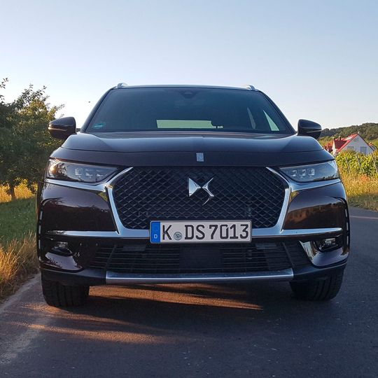 Der DS 7 Crossback ist das erste komplett eigenständige Modell der französischen Premiummarke. Der DS 7 Crossback ist das erste komplett eigenständige Modell der französischen Premiummarke.