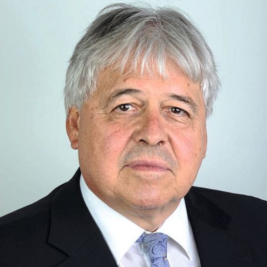 Freut sich über die Entwicklung seines Unternehmens - Hans-Rudolf Haefeli, Inhaber und CEO Etampa AG Freut sich über die Entwicklung seines Unternehmens - Hans-Rudolf Haefeli, Inhaber und CEO Etampa AG