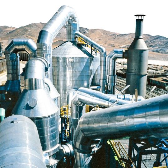 Schwefelsäure ist durch die extremen Säureeigenschaften und hohe freiwerdende Temperaturen ein in der Verarbeitung höchst anspruchsvoller Rohstoff. Schwefelsäure ist durch die extremen Säureeigenschaften und hohe freiwerdende Temperaturen ein in der Verarbeitung höchst anspruchsvoller Rohstoff.