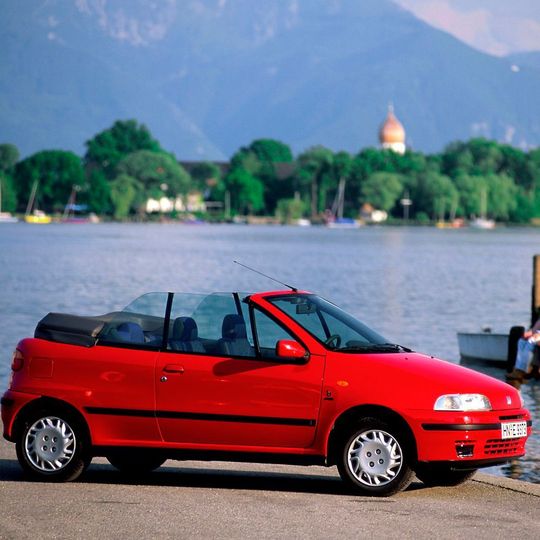 Der Punto war auch als Cabriolet beliebt. Der Punto war auch als Cabriolet beliebt.