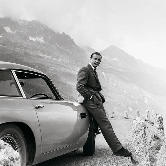 Aston Martin legt den DB5 wieder auf, den Sean Connery alias James Bond erstmals 1964 in „Goldfinger“ fuhr. Aston Martin legt den DB5 wieder auf, den Sean Connery alias James Bond erstmals 1964 in „Goldfinger“ fuhr.