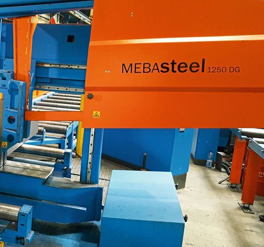 Bei Stahlbau Nägele sorgt diese Mebasteel 1250 DG mit ihrem, wie es heißt, kräftigen 14,5-kW-Sägebandantrieb für gesteigerte Produktivität beim Gehrungssägen. Meba demonstriere mit der teilweise individualisierten Doppelgehrungsbandsäge, wie man den stetig wachsenden Anwenderwunsch nach spezialisierten Sägesystemen erfolgreich erfüllen könne. Bei Stahlbau Nägele sorgt diese Mebasteel 1250 DG mit ihrem, wie es heißt, kräftigen 14,5-kW-Sägebandantrieb für gesteigerte Produktivität beim Gehrungssägen. Meba demonstriere mit der teilweise individualisierten Doppelgehrungsbandsäge, wie man den stetig wachsenden Anwenderwunsch nach spezialisierten Sägesystemen erfolgreich erfüllen könne.