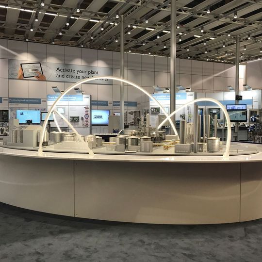 Was Augmented Reality alles leisten kann, zeigt das Großmodell einer Bioethanolanlage von Phoenix Contact - Das Exponat ist eines der Highlights auf dem Smart Process Manufacturing Kongress. Was Augmented Reality alles leisten kann, zeigt das Großmodell einer Bioethanolanlage von Phoenix Contact - Das Exponat ist eines der Highlights auf dem Smart Process Manufacturing Kongress.