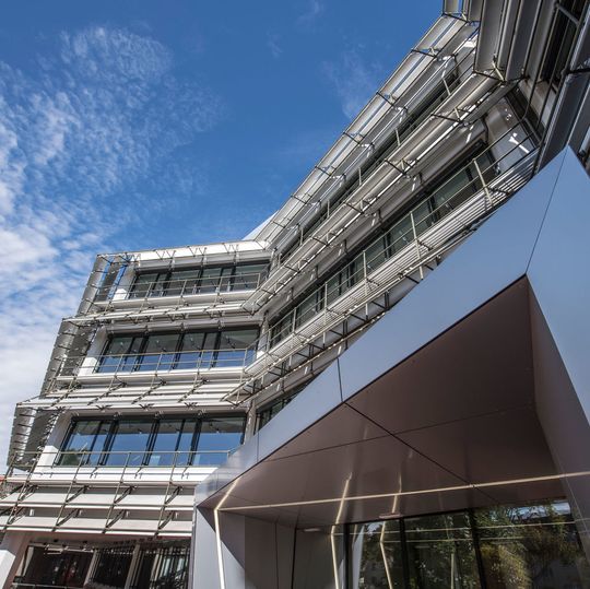 Im Hauptgebäude der Stadtwerke Karlsruhe wurden auch die IT-Arbeitsplätze modernisiert. Im Hauptgebäude der Stadtwerke Karlsruhe wurden auch die IT-Arbeitsplätze modernisiert.