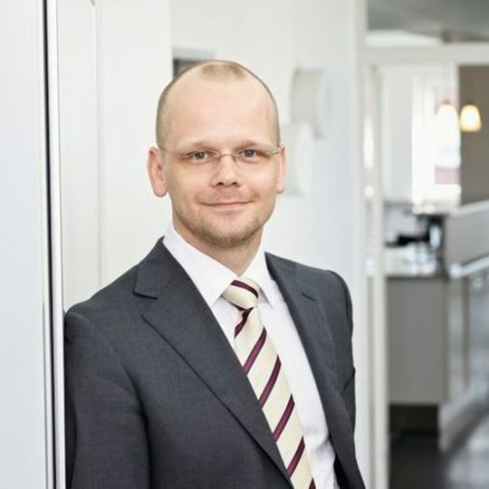 Jan Kuntze, Textilingenieur und einer der Geschäftsführer des DBL-Vertragswerkes Kuntze & Burgheim Textilpflege GmbH. Jan Kuntze, Textilingenieur und einer der Geschäftsführer des DBL-Vertragswerkes Kuntze & Burgheim Textilpflege GmbH.
