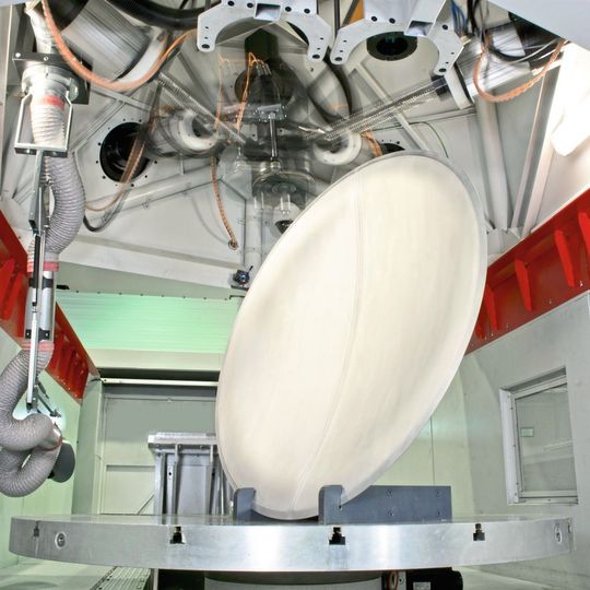 Mit dem neu entwickelten Kriechformverfahren der IWS sollen sich leichtere Flugzeuge herstellen lassen. Mit dem neu entwickelten Kriechformverfahren der IWS sollen sich leichtere Flugzeuge herstellen lassen.