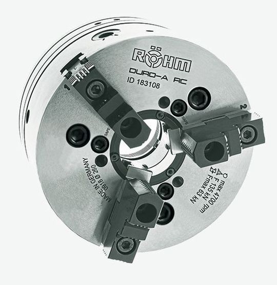 Mit dem neu entwickelten Kraftspannfutter Duro A RC will der AMB-Aussteller Röhm beweisen, dass der Backenwechsel in deutlich unter 60 s machbar wird. Wer will, kann sich am Messestand auch als Backenwechsel-Rekordler beweisen und einen von drei Hauptpreisen oder einen von 10 Bosch-Akku-Bohrschraubern einheimsen. Halle 1 am Stand J10. Mit dem neu entwickelten Kraftspannfutter Duro A RC will der AMB-Aussteller Röhm beweisen, dass der Backenwechsel in deutlich unter 60 s machbar wird. Wer will, kann sich am Messestand auch als Backenwechsel-Rekordler beweisen und einen von drei Hauptpreisen oder einen von 10 Bosch-Akku-Bohrschraubern einheimsen. Halle 1 am Stand J10.