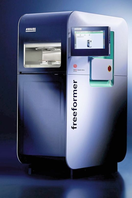 Der Vorteil des Freeformers liegt ganz klar im Material: Er druckt mit Granulaten, die auch im Spritzguss verwendet werden.