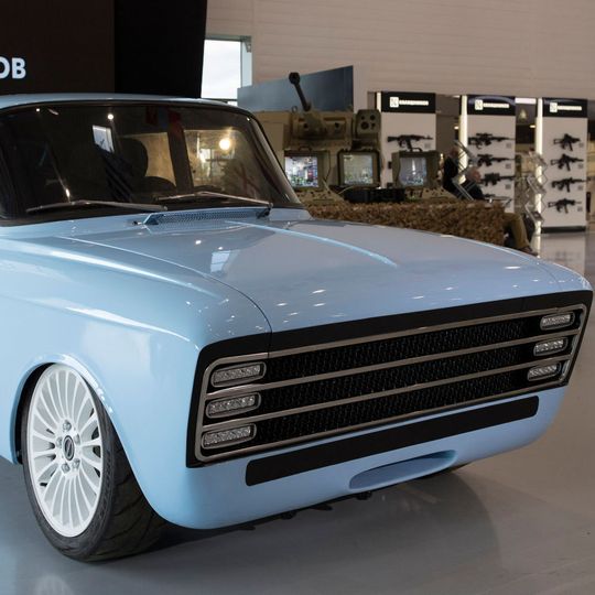 Der russische Waffenhersteller Kalaschnikow hat den Prototypen eines Retro-Stromers vorgestellt.