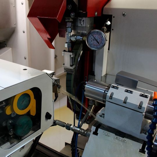 Studer S41 mit Wiredress Abrichtgerät. Studer S41 mit Wiredress Abrichtgerät.