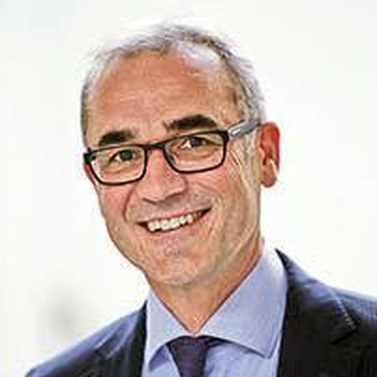 Der Vorstand von Swissmechanic Schweiz hat Dr. Jürg Marti zum neuen Direktor gewählt. Marti verfügt über langjährige Führungserfahrung an der Schnittstelle von Politik, Wirtschaft und Verbänden. Der Vorstand von Swissmechanic Schweiz hat Dr. Jürg Marti zum neuen Direktor gewählt. Marti verfügt über langjährige Führungserfahrung an der Schnittstelle von Politik, Wirtschaft und Verbänden.
