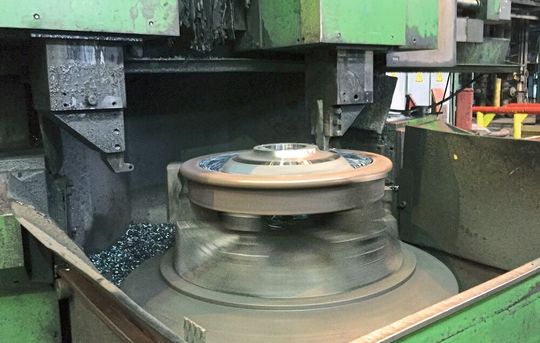 Dans l'usinage de nouveaux essieux montés, la plupart des pièces sont fabriquées à partir de pièces forgées. Dans l'usinage de nouveaux essieux montés, la plupart des pièces sont fabriquées à partir de pièces forgées.