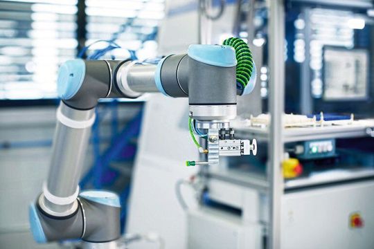 JAG planifie et construit des cellules robotisées avec des robots et leurs systèmes périphériques et les intègre dans les lignes de production. JAG planifie et construit des cellules robotisées avec des robots et leurs systèmes périphériques et les intègre dans les lignes de production.