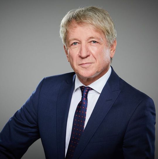 Karl-Heinz Sänger, Managing Director Central Region, Damovo Karl-Heinz Sänger, Managing Director Central Region, Damovo