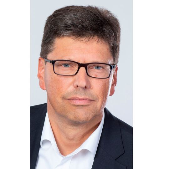 Der 52-jährige Volker Bibelhausen arbeitet seit 1990 im Elektronik-Geschäft. Der 52-jährige Volker Bibelhausen arbeitet seit 1990 im Elektronik-Geschäft.