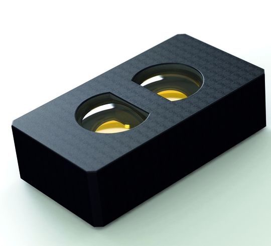 Beispiel eines Näherungssensors mit IR-Abstrahl- und separater Linse für das Empfangssignal (beide Linsen aus EXTEM TPI). Beispiel eines Näherungssensors mit IR-Abstrahl- und separater Linse für das Empfangssignal (beide Linsen aus EXTEM TPI).