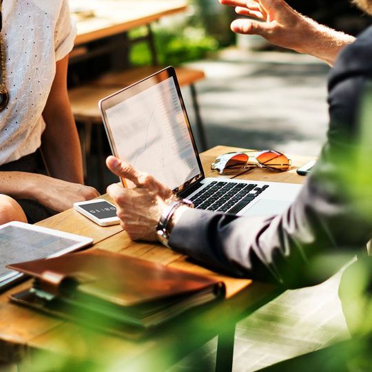 Kritik als Chance verstehen: Um ein Feedback akzeptieren oder ablehnen zu können, muss man den Inhalt des Feedbacks verstehen. Kritik als Chance verstehen: Um ein Feedback akzeptieren oder ablehnen zu können, muss man den Inhalt des Feedbacks verstehen.