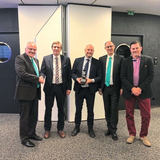 v.l.n.r Thomas Haller (Eichenberger), Andreas Jacobsen (Aratron), Jens Jöström (Aratron) und Hansruedi Hager (Eichenberger) v.l.n.r Thomas Haller (Eichenberger), Andreas Jacobsen (Aratron), Jens Jöström (Aratron) und Hansruedi Hager (Eichenberger)