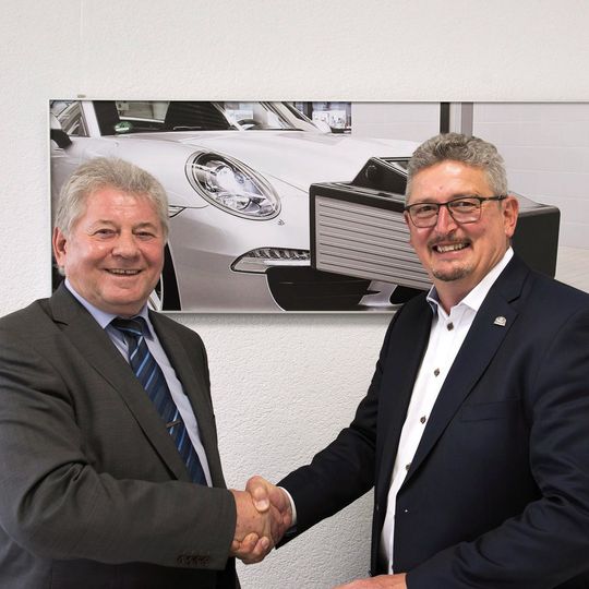Manfred Rischke (li.) mit Maha-Geschäftsführer Stefan Fuchs. Manfred Rischke (li.) mit Maha-Geschäftsführer Stefan Fuchs.