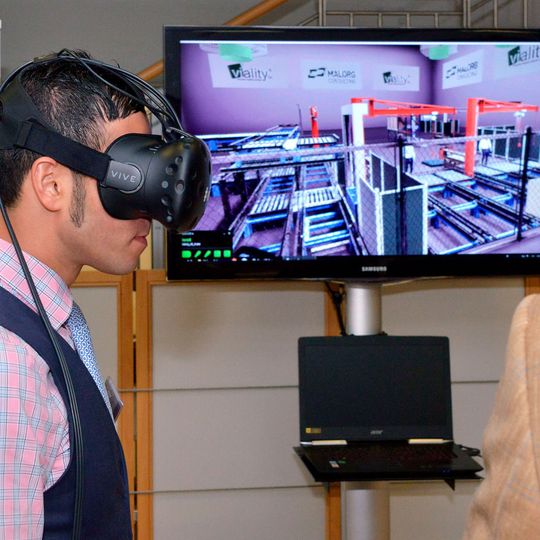 Die Fachausstellung bietet viele Möglichkeiten, neue Technologien rund um Logistik 4.0, wie etwa die VR-Brille, kennenzulernen. Die Fachausstellung bietet viele Möglichkeiten, neue Technologien rund um Logistik 4.0, wie etwa die VR-Brille, kennenzulernen.