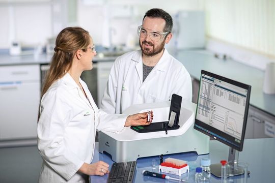 Die Lichtstreusysteme Zetasizer Pro and Ultra für die Nanopartikel- und Molekülanalyse. Die Lichtstreusysteme Zetasizer Pro and Ultra für die Nanopartikel- und Molekülanalyse.