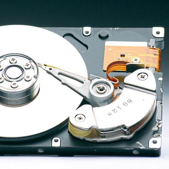 Speichermedien fassen immer größere Datenmengen. Das erfordert neue leistungsstarke Transistoren, die diese effektiv verarbeiten können. (Symbolbild) Speichermedien fassen immer größere Datenmengen. Das erfordert neue leistungsstarke Transistoren, die diese effektiv verarbeiten können. (Symbolbild)