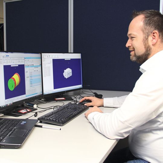 Bei der Implementierung des PLM-Systems PTC Windchill mussten große Datenmengen migriert werden, unter anderem über 180.000 Baugruppen und etwa 30.000 Familientabellen. Bei der Implementierung des PLM-Systems PTC Windchill mussten große Datenmengen migriert werden, unter anderem über 180.000 Baugruppen und etwa 30.000 Familientabellen.