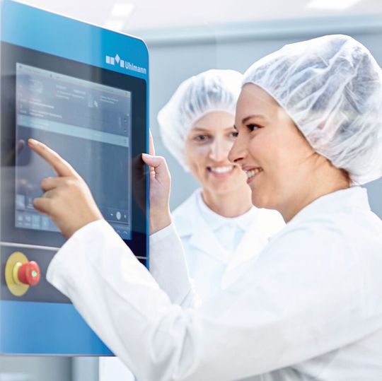 Die intuitive Bedienung der Blisterlinie BEC 400 über das Bediensystem SmartControl ermöglicht sicheres und fehlerfreies Bedienen. Die intuitive Bedienung der Blisterlinie BEC 400 über das Bediensystem SmartControl ermöglicht sicheres und fehlerfreies Bedienen.