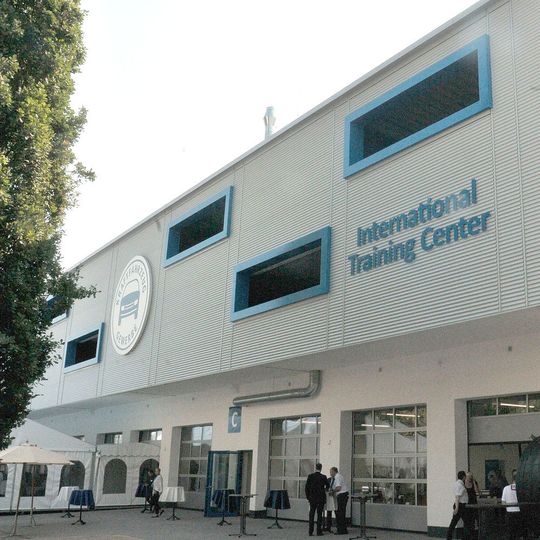 In Frankfurt hat die regionale Innung die Landesfachschule des Kfz-Gewerbes in Hessen erweitert. In Frankfurt hat die regionale Innung die Landesfachschule des Kfz-Gewerbes in Hessen erweitert.