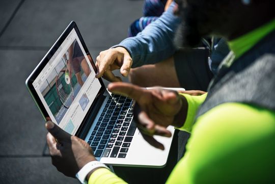 Online-Videos sind beliebter denn je. Doch nicht nur im B2C gelten sie als zentrales Marketing-Tool, auch im B2B führt kein Weg mehr an ihnen vorbei. Online-Videos sind beliebter denn je. Doch nicht nur im B2C gelten sie als zentrales Marketing-Tool, auch im B2B führt kein Weg mehr an ihnen vorbei.