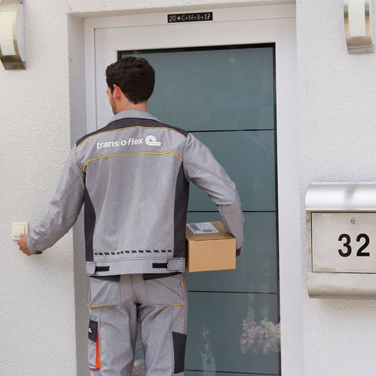 Der B2B-Schnelllieferdienst Trans-O-Flex kommt jetzt mit einem neuen Service „Zustellung an Privatadressen“. Der B2B-Schnelllieferdienst Trans-O-Flex kommt jetzt mit einem neuen Service „Zustellung an Privatadressen“.
