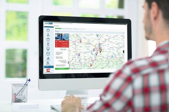 Mit einer Track-&-trace-Lösung lassen sich die Lieferungen in Echtzeit verfolgen. Besteht die Gefahr eines Lieferverzugs, wird der Automobilhersteller frühzeitig benachrichtigt und kann entsprechende Maßnahmen einleiten. Mit einer Track-&-trace-Lösung lassen sich die Lieferungen in Echtzeit verfolgen. Besteht die Gefahr eines Lieferverzugs, wird der Automobilhersteller frühzeitig benachrichtigt und kann entsprechende Maßnahmen einleiten.