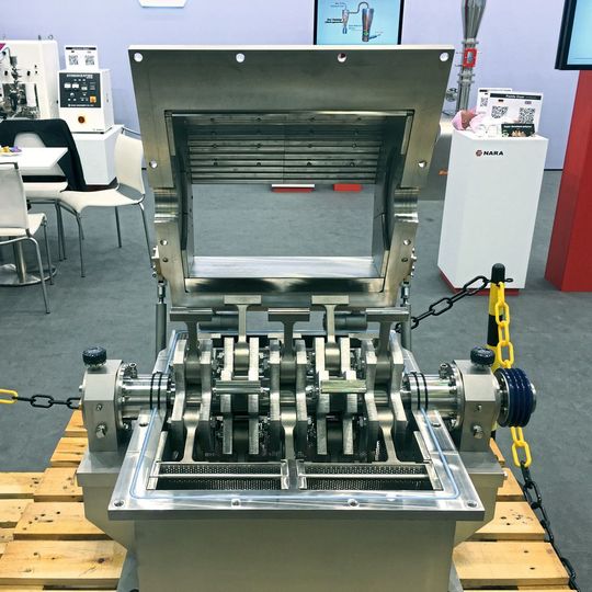 Presented at the Achema for the first time: Rubato's swing hammer on the rotor smash the material with impact forces. To be obtained with different tools for coarse to fine grinding. Presented at the Achema for the first time: Rubato's swing hammer on the rotor smash the material with impact forces. To be obtained with different tools for coarse to fine grinding.