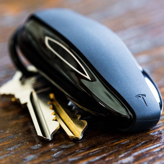 Tesla hat seine Keyless-Go-Sicherheitslücke nach eigenen Angaben bereits behoben. Tesla hat seine Keyless-Go-Sicherheitslücke nach eigenen Angaben bereits behoben.